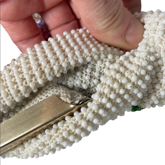 Vintage 1960s Bead lucite Flower purse 👜 So pretty! - Picture 7 of 7